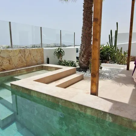 Prázdninový dům Cocomar I- Luxurious With Pool Near The Sea